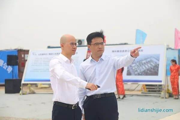 圖為海科集團副總裁殷慶元(左)與海科集團特種化學品事業部副總經理馬立軍(右)