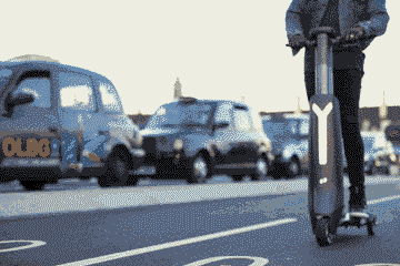 電動滑板車的確很便捷