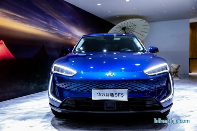 比亞迪靠汽車技術創新銷量暴漲，自動駕駛卻難助華為打開局面