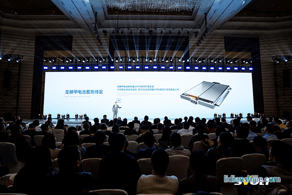 飛疊+短刀+快充 蜂巢能源第四屆電池日楊紅新再談行業內卷