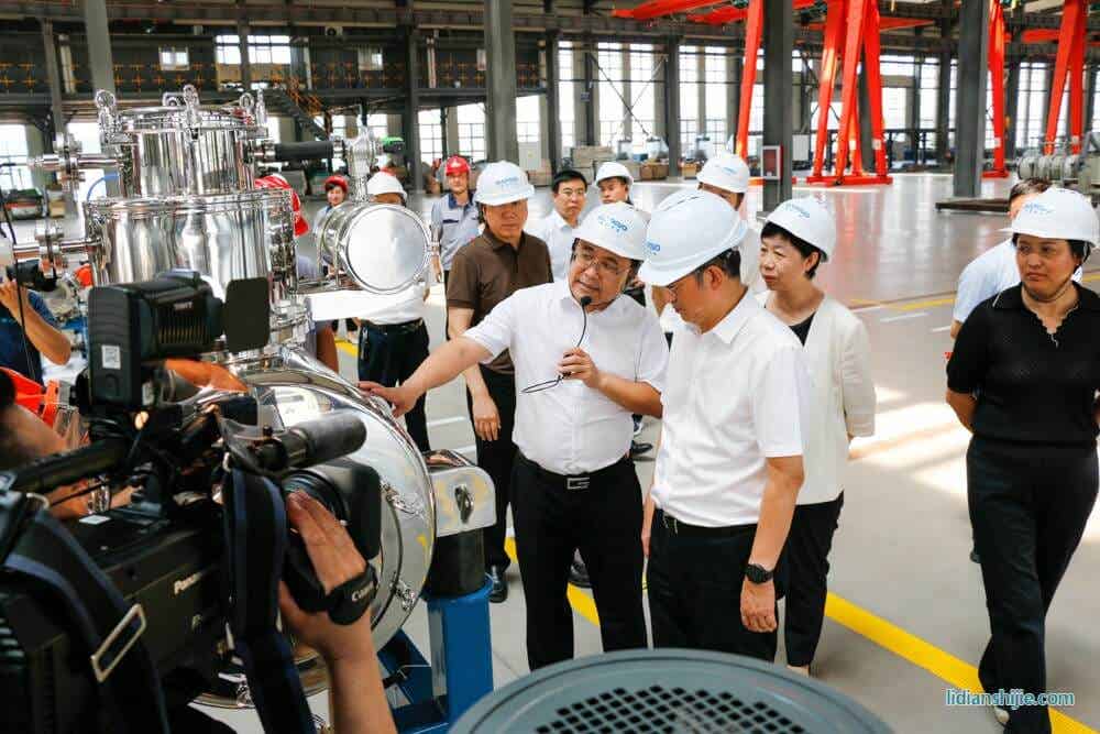 秦皇島市長(zhǎng)蒞臨曼國(guó)裝備調(diào)研指導(dǎo)工作